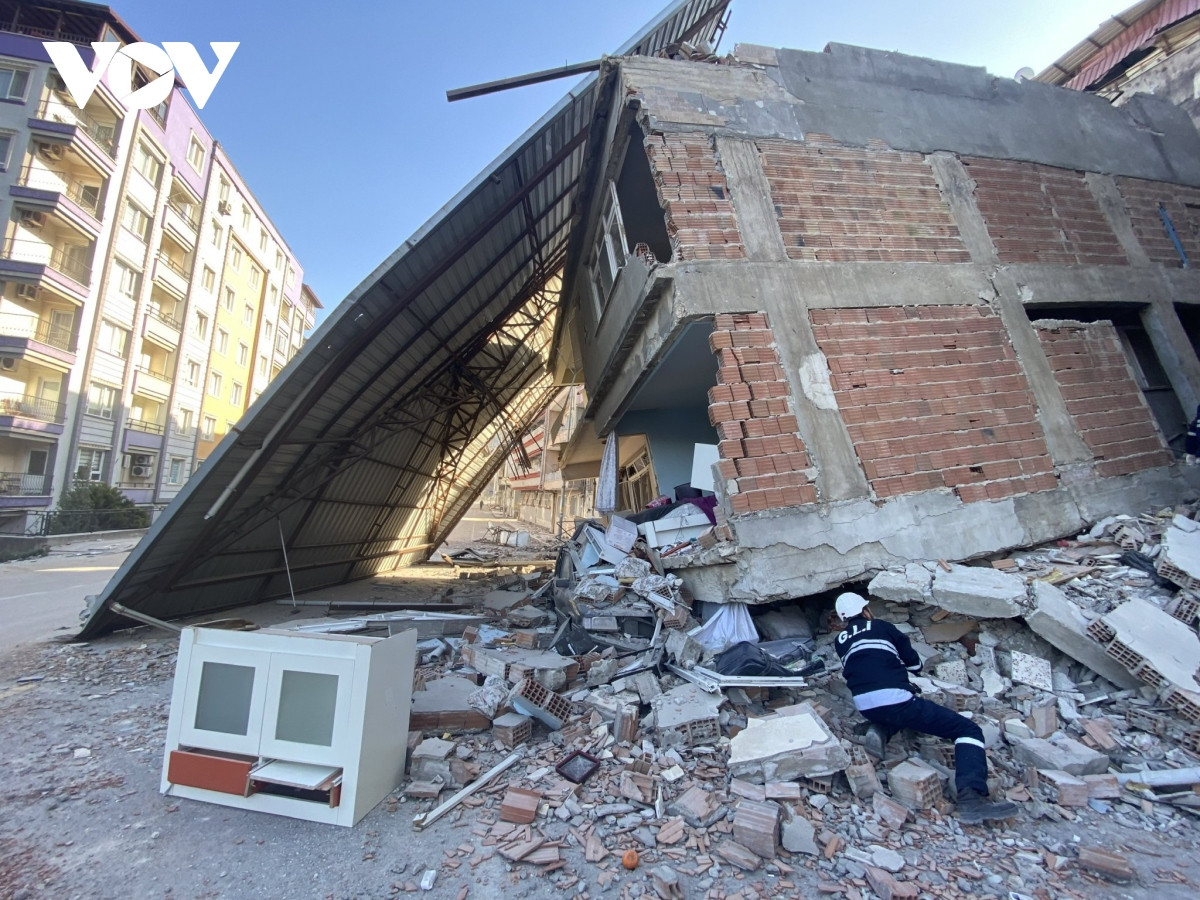 Nguoi dan Tho Nhi Ky chia nhau tung mau banh mi sau dong dat-Hinh-3