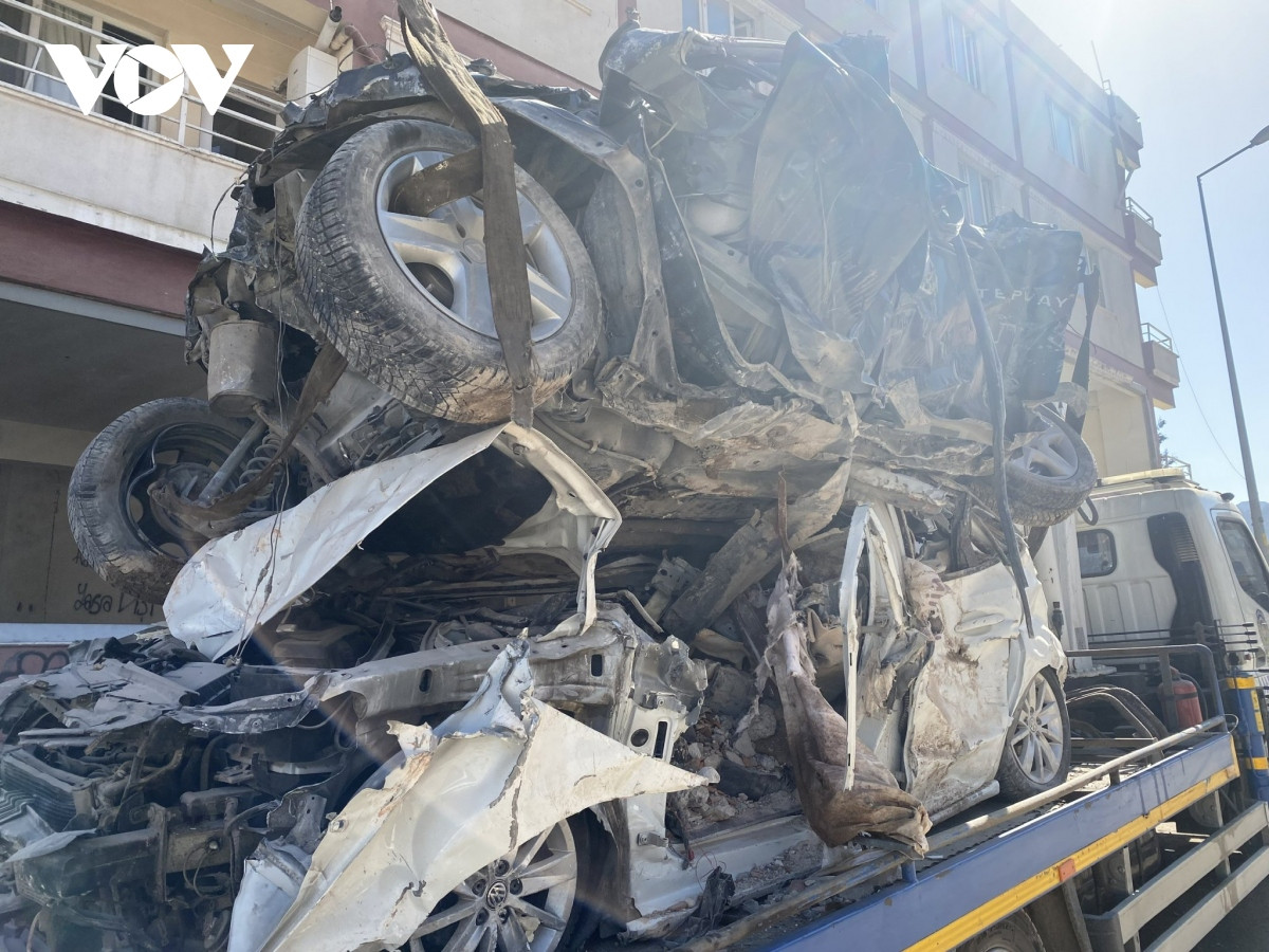 Nguoi dan Tho Nhi Ky chia nhau tung mau banh mi sau dong dat-Hinh-4