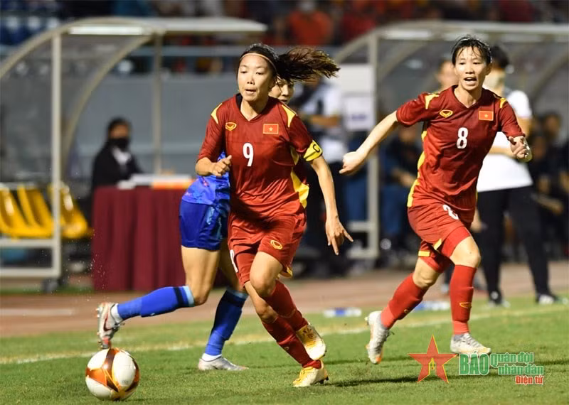 Huynh Nhu ve nuoc tham du Gala trao giai QBV Viet Nam 2022