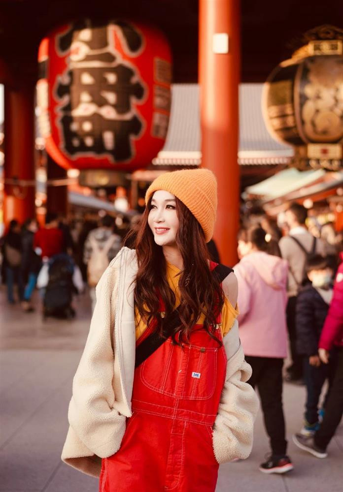 On Bich Ha U60 van thich len do teen girl, lieu co hop?-Hinh-5