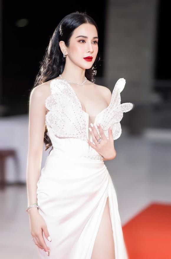 Diem danh 4 'ba me don than' manh me cua showbiz Viet-Hinh-13