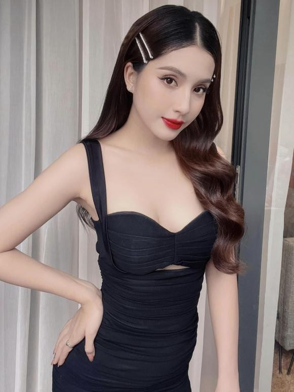 Diem danh 4 'ba me don than' manh me cua showbiz Viet-Hinh-4