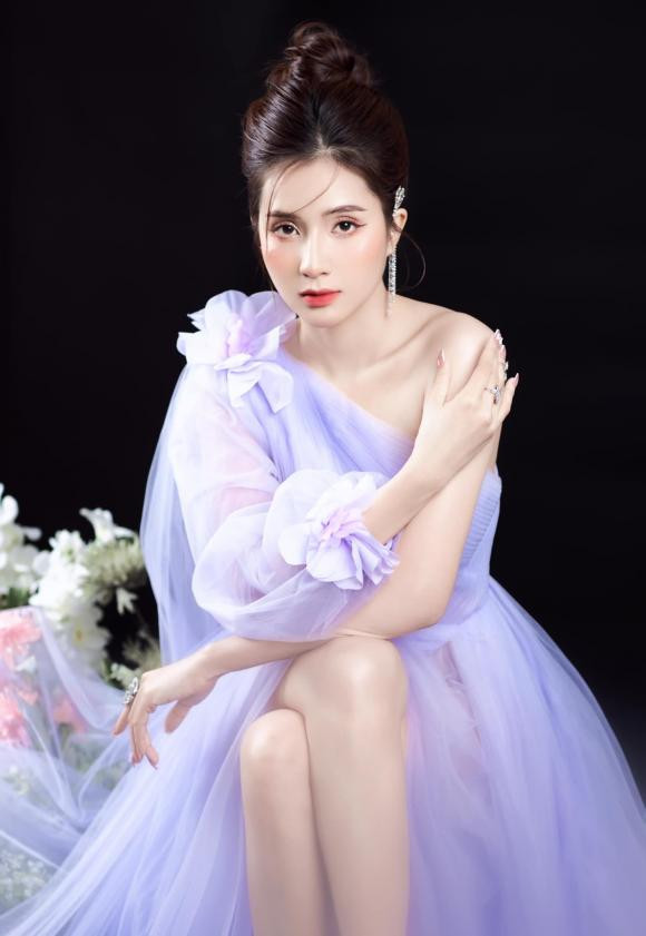 Diem danh 4 'ba me don than' manh me cua showbiz Viet-Hinh-5