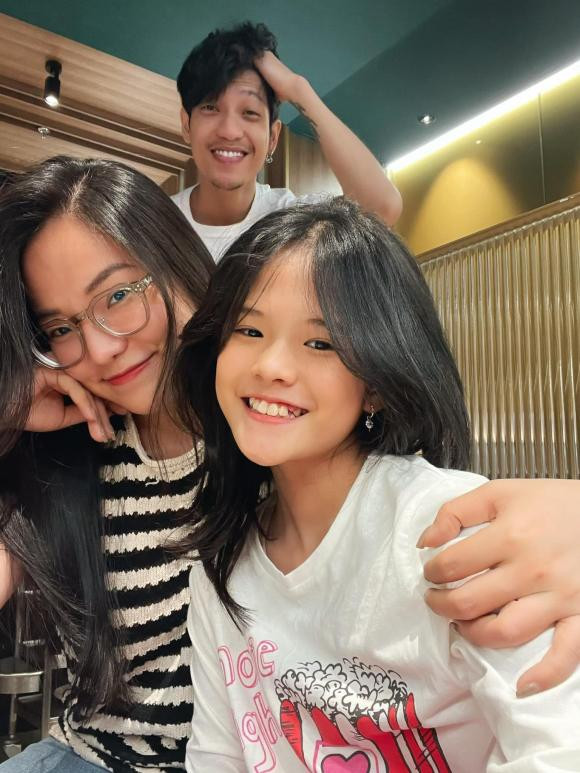 Diem danh 4 'ba me don than' manh me cua showbiz Viet-Hinh-10