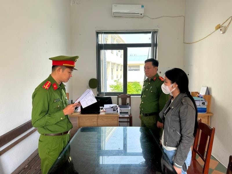 Co tinh khong tra hon 300 trieu chuyen nham, nguoi phu nu bi khoi to