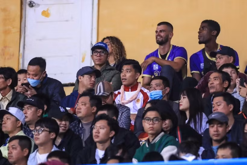 Vua thua tran, Cong an Ha Noi tiep tuc nhan tin 'set danh'