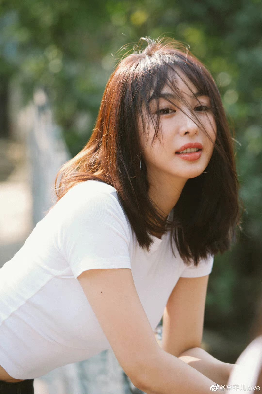 Hinh anh goi cam cua Ly Phi Nhi gay tranh cai