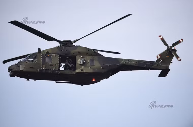 Trực thăng vận tải đa năng NH-90 có khả năng chở 20 lính hoặc 12 cáng cứu thương.