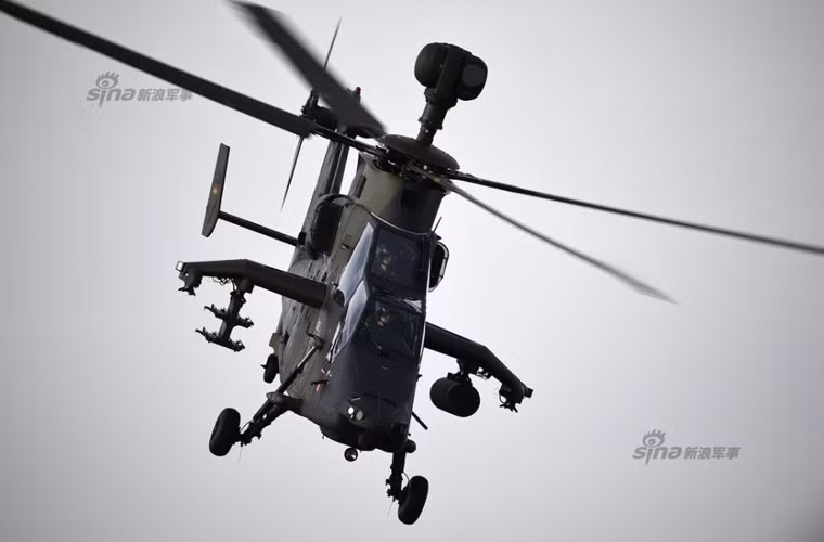 Trực thăng tấn công Tiger chi viện hỏa lực cho quân mặt đất tấn công.