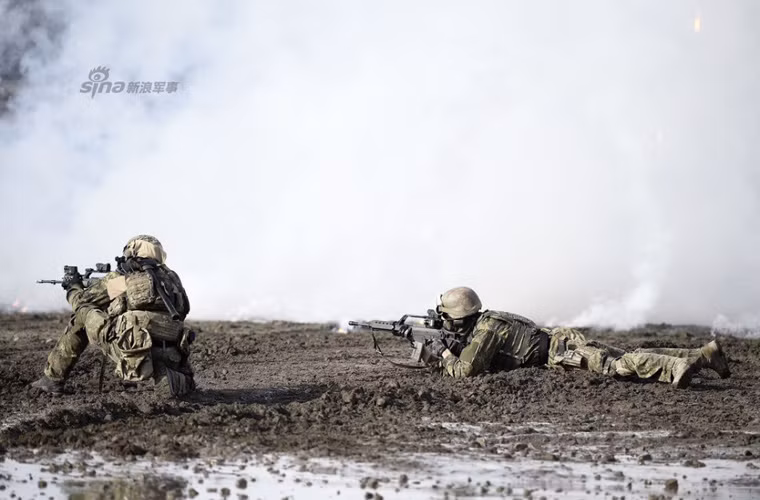 Quân đội Cộng hòa Liên bang Đức là một trong những lực lượng quân sự mạnh mẽ nhất ở châu Âu. Tuy quy mô quân số chỉ khoảng hơn 100.000 người nhưng được trang bị hiện đại, huấn luyện đặc biệt tinh nhuệ.