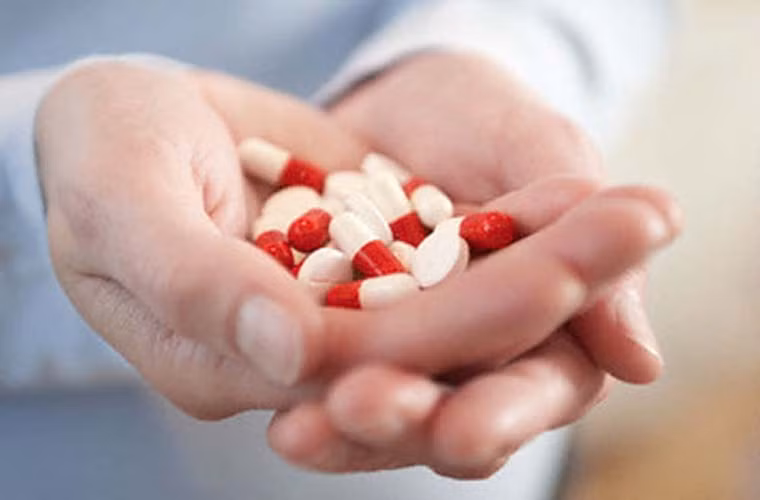 Sử dụng thuốc kháng axit. Thuốc có tác dụng trung hòa axit trong dạ dày trước khi tràn lên thực quản. Trước khi sử dụng, bạn nên tham khảo ý kiến bác sĩ để đảm bảo liều lượng thích hợp.