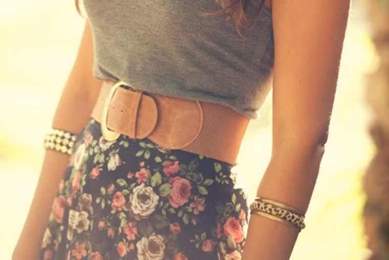 Giải thích về hiện tượng này, giáo sư Kenneth McColl – người đứng đầu nhóm nghiên cứu cho biết: “Việc mang một chiếc dây lưng chặt sẽ tạo nên sức ép lên van giữa dạ dày và thực quản. Điều này làm cho axit có trong dạ dày bị rò rỉ và trào ngược lên phía trên. Không giống như dạ dày, thực quản dễ dàng bị tàn phá bởi axit. Điều này gây ra chứng ợ nóng và về lâu dài, có thể gây ung thư thực quản”.