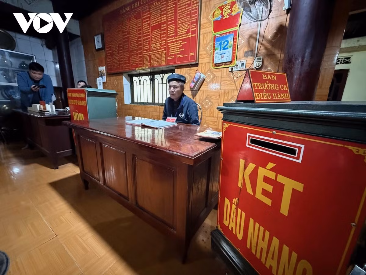 Vì sao Đền Dâu-Quán Cháo có 2 loại hòm công đức? - Hình 2 Vi sao Den Dau-Quan Chao co 2 loai hom cong duc?-Hinh-2