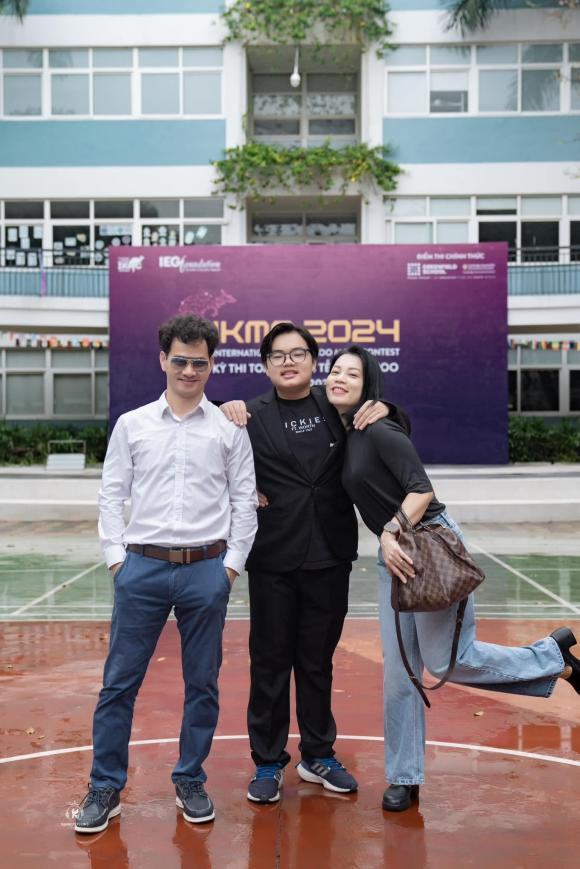 Bi Béo nhà Xuân Bắc tốt nghiệp cấp hai, ngoại hình thay đổi nhiều - Hình 3 Bi Beo nha Xuan Bac tot nghiep cap hai, ngoai hinh thay doi nhieu-Hinh-3