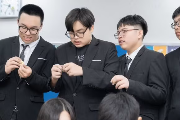 Bi Beo nha Xuan Bac tot nghiep cap hai, ngoai hinh thay doi nhieu-Hinh-6