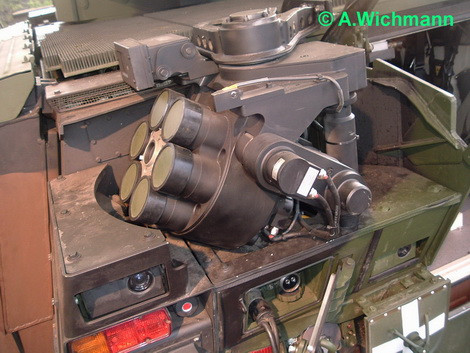 Thiết bị phóng lựu 6 nòng sau đuôi xe học từ Israel.