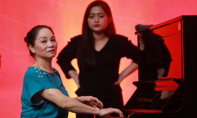 Dieu chua biet ve dai ta, NSUT Ha Thuy sap duoc phong NSND