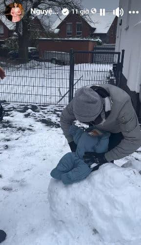 Nguyet Hang phan ung the nao khi chau gan 2 thang tuoi nghich tuyet lanh?-Hinh-4