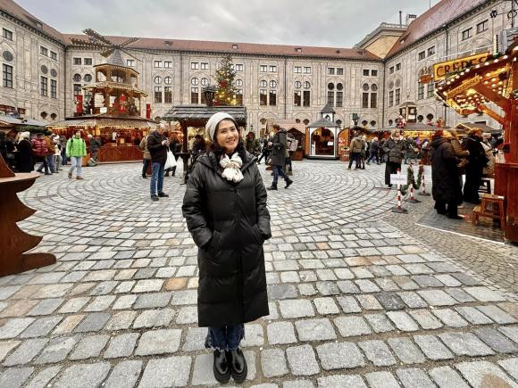 Nguyet Hang phan ung the nao khi chau gan 2 thang tuoi nghich tuyet lanh?-Hinh-9