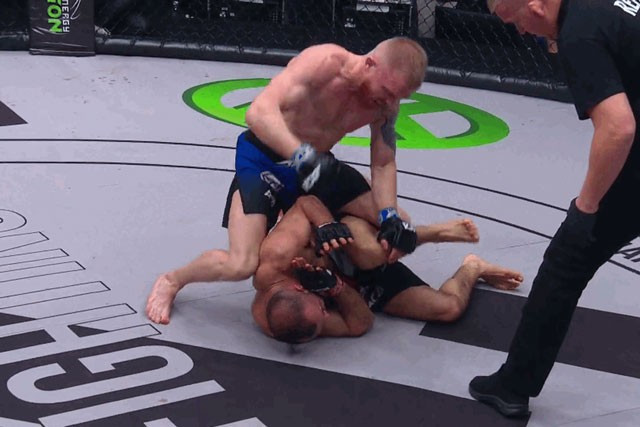 Vo si Nga tung lien hoan dam ha knock-out ‘The Rock’ Afghanistan