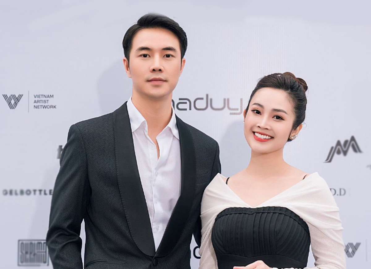 Bac si Tuan 'Chung ta cua 8 nam sau' khai voi vo canh 