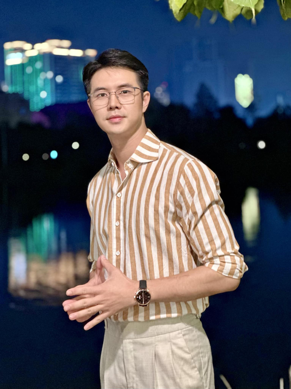 Bac si Tuan 'Chung ta cua 8 nam sau' khai voi vo canh 