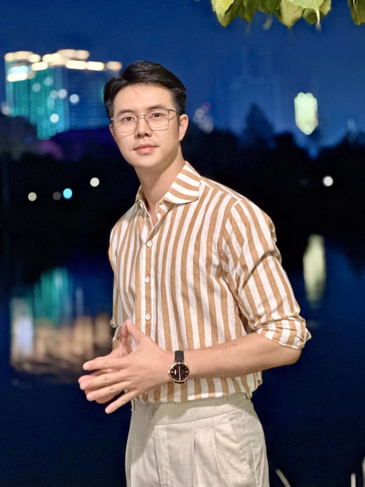 Bac si Tuan 'Chung ta cua 8 nam sau' khai voi vo canh 