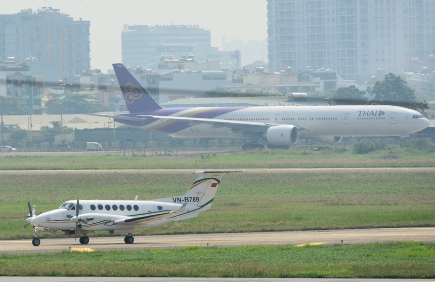 Ve may bay Tet dat do, nhieu nguoi chap nhan thay doi lich trinh