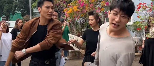 Canh Manh Truong danh B Tran bi cat bo tren phim gio vang-Hinh-2