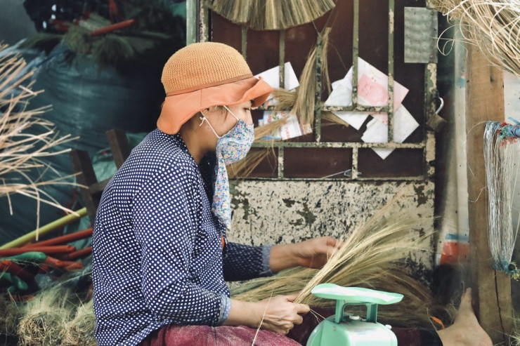 Làng chổi đót duy nhất giữa lòng TP.HCM vào vụ Tết - Hình 11 Lang choi dot duy nhat giua long TP.HCM vao vu Tet-Hinh-11