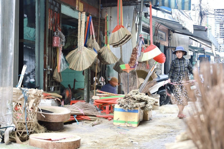 Làng chổi đót duy nhất giữa lòng TP.HCM vào vụ Tết Lang choi dot duy nhat giua long TP.HCM vao vu Tet