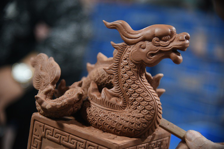 Can canh quy trinh lam linh vat rong vang hang chuc trieu ban Tet-Hinh-3