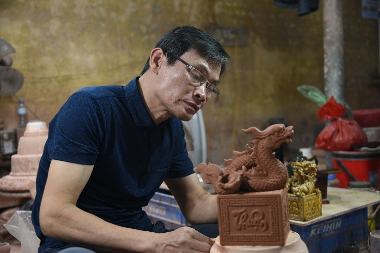 Can canh quy trinh lam linh vat rong vang hang chuc trieu ban Tet-Hinh-2