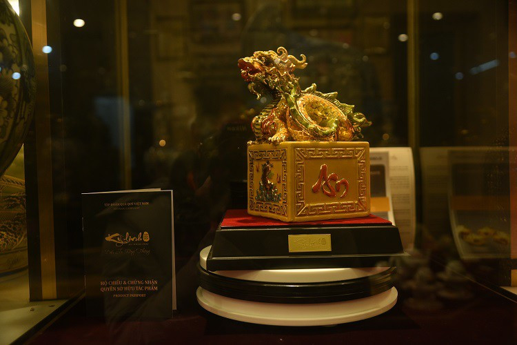 Can canh quy trinh lam linh vat rong vang hang chuc trieu ban Tet-Hinh-11