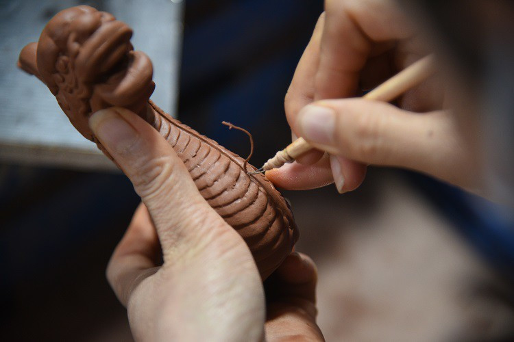 Can canh quy trinh lam linh vat rong vang hang chuc trieu ban Tet-Hinh-4