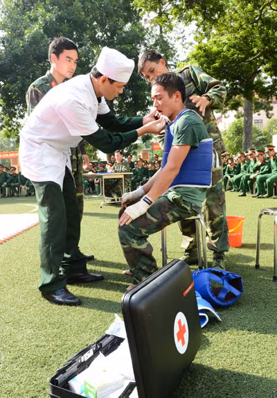 Chăm sóc các “võ sĩ” giữa hai hiệp đấu.