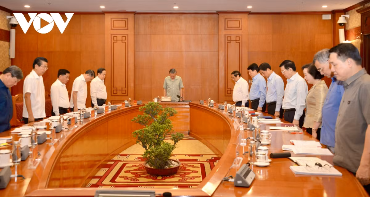 Tong Bi thu, Chu tich nuoc To Lam chu tri hop Tieu ban nhan su Dai hoi XIV