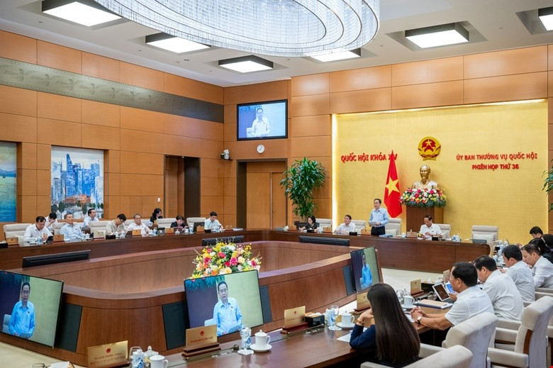 Ủy ban Thường vụ Quốc hội chất vấn các bộ trưởng liên quan 9 lĩnh vực Uy ban Thuong vu Quoc hoi chat van cac bo truong lien quan 9 linh vuc