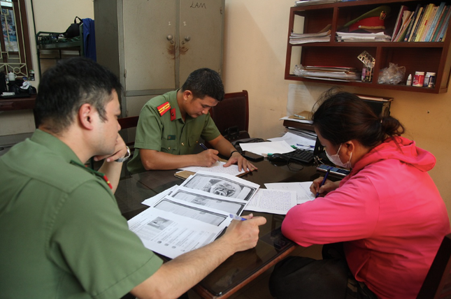 Them 3 doi tuong lien quan vu phao tin 