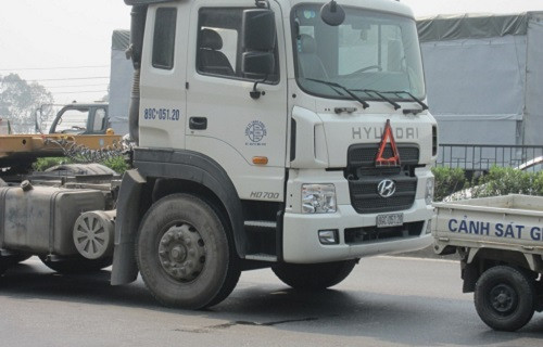 Chiếc container gây tai nạn.