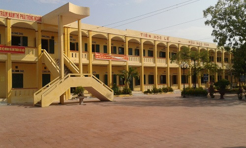 Trường THPT Nam Triệu nơi hai học sinh theo học.