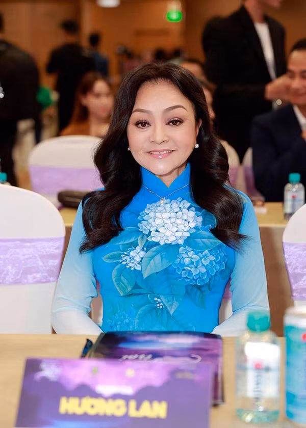 br/> Hiện tại, dù đã ở tuổi xế chiều nhưng nữ nghệ sĩ nức tiếng của dòng nhạc bolero vẫn đang cống hiến cho nghệ thuật. Ngoài biểu diễn trên sân khấu, bà còn tham gia ngồi ghế giám khảo ở nhiều chương trình truyền hình.