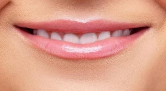 Bởi vậy những người môi mỏng thường được cho là người có tướng nghèo khổ, ít may mắn, con đường công danh sự nghiệp hạn hẹp, làm ăn hay thất bát và sống trong cộng đồng ít được uy tín. 