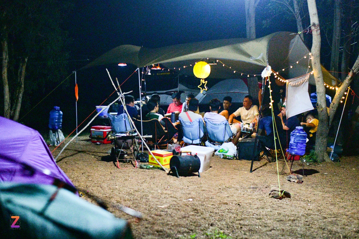 Cách TP.HCM khoảng 60 km, hồ Trị An là địa điểm cắm trại, dã ngoại yêu thích của du khách TP.HCM và các tỉnh lân cận như Đồng Nai, Bình Dương, Bình Thuận... Khách cắm trại thường là những bạn trẻ và các gia đình đi theo nhóm 4-20 người.