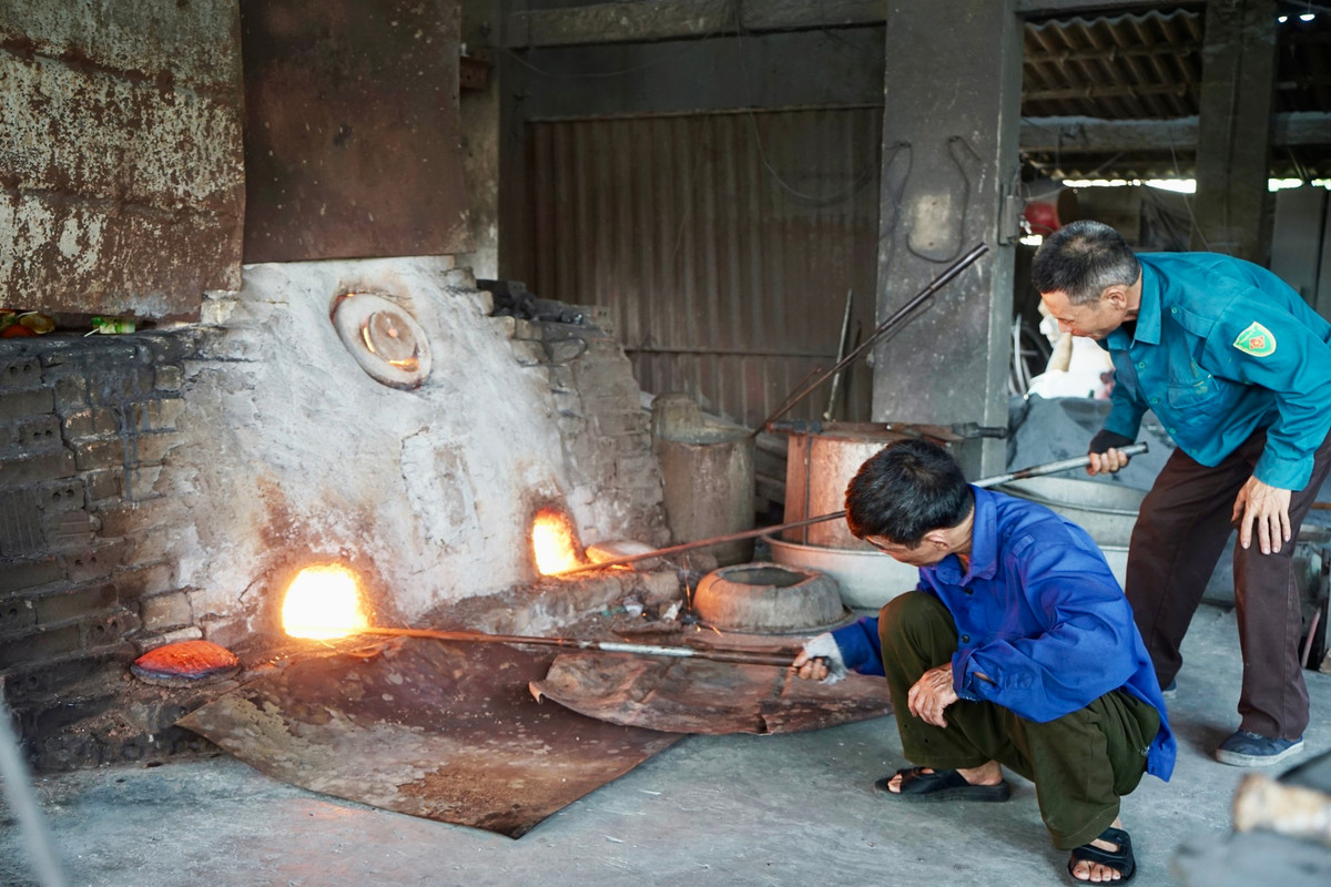 Những người giữ lửa ở làng thủy tinh Xối Trì - Hình 5 Nhung nguoi giu lua o lang thuy tinh Xoi Tri-Hinh-5