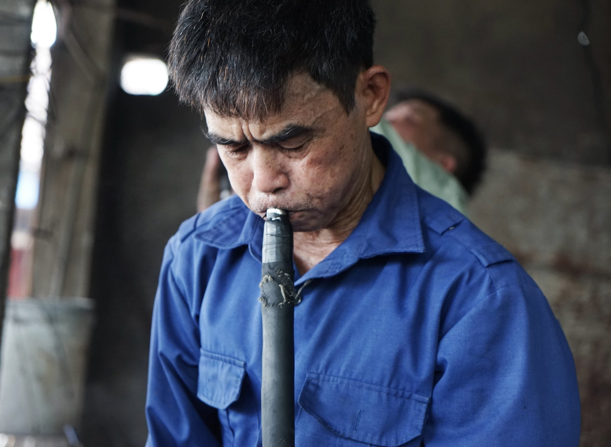 Những người giữ lửa ở làng thủy tinh Xối Trì - Hình 7 Nhung nguoi giu lua o lang thuy tinh Xoi Tri-Hinh-7