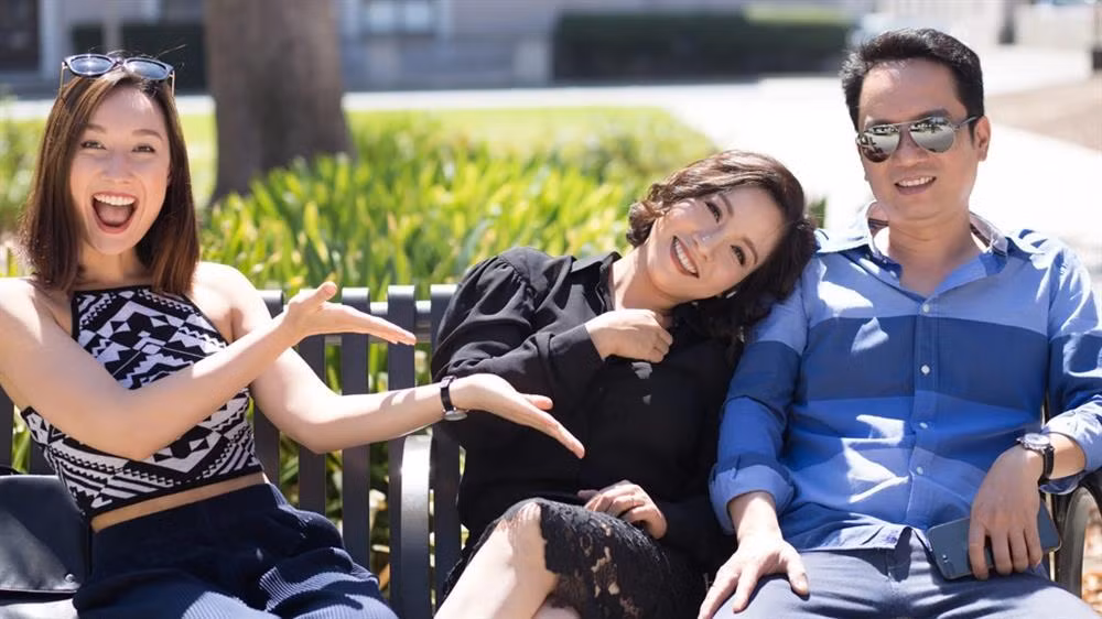 Loat sao Viet lam vo hai sung suong nhu ba hoang-Hinh-9