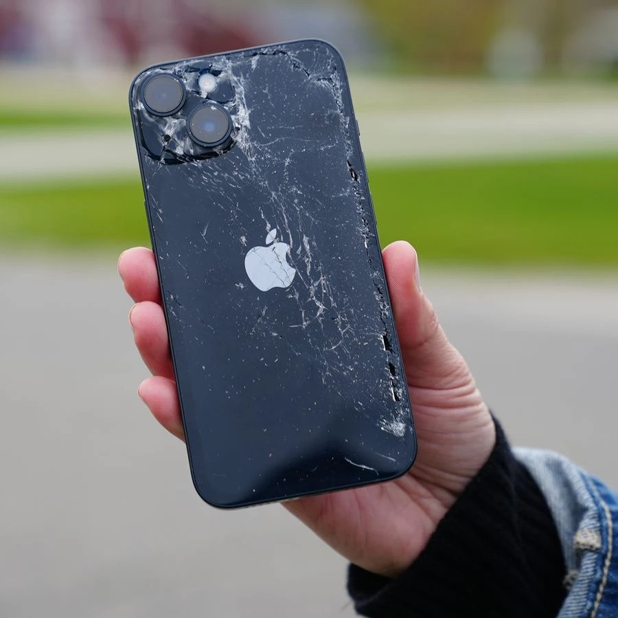 Tai sao iPhone van nguyen ven khi roi tu may bay o do cao 5000m?-Hinh-5