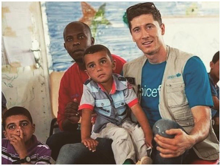 Lewandowski giau kech xu va tieu tien theo cach dac biet-Hinh-4