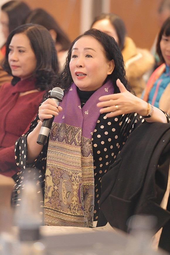 br/> Ở tuổi thất thập, nữ nghệ sĩ gạo cội cảm thấy hài lòng vì cuộc sống vì vẫn cống hiến cho nghề tham gia các hoạt động từ thiện. Dù 2 con gái không theo nghề nhưng NSND Thu Hiền vẫn có những học trò ưu tú. Và bà coi họ như con của mình đề truyền những kinh nghiệm quý báu.